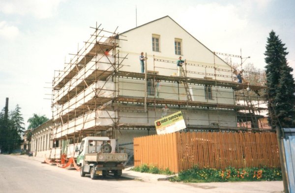 Budova během rekonstrukce 1997